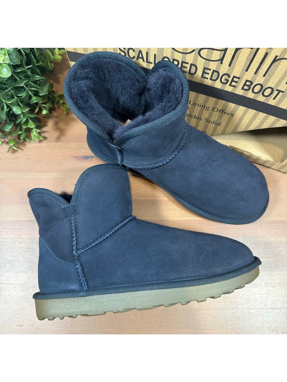 Kirkland Signature Women's Navy Shearling Scalloped‎ Edge Boots Size 6